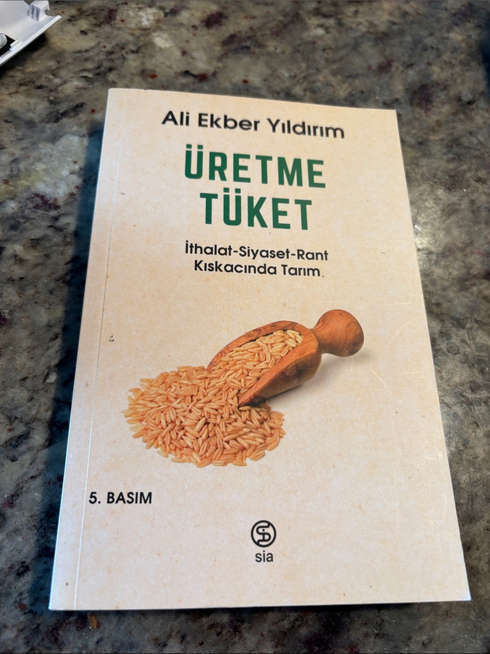 Üretme Tüket - Cream Cover Book